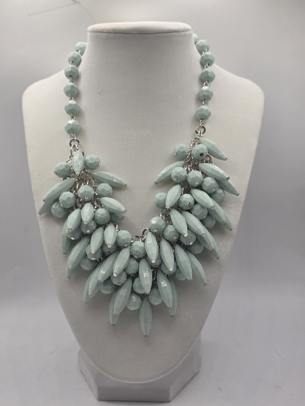 Avon Collected Treasures Sea Foam Necklace Statement Silver Tone Bib 17-20"